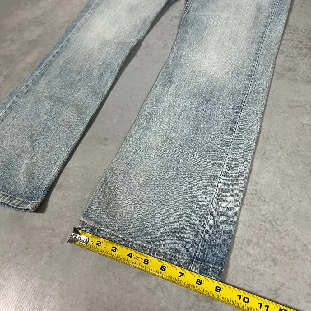 Levis waist 32